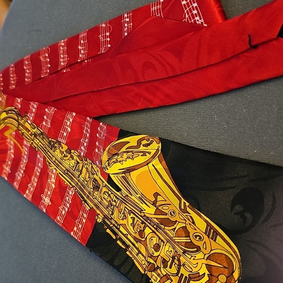 Stenen Harris Red and Black Saxophone Tie. Handmade. - Picture 2 of 5